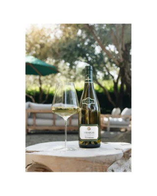 The 2022 Chablis La Sereine, a single-terroir Chardonnay, is a gastronomic wine crafted to elevate your next meal. Winemaker Estelle Roy shares that her "goal is to offer quality wines that will please and arouse emotion in the people who will taste them." Her goals and intentions are guided by her creative spirit and a deep respect for tradition.